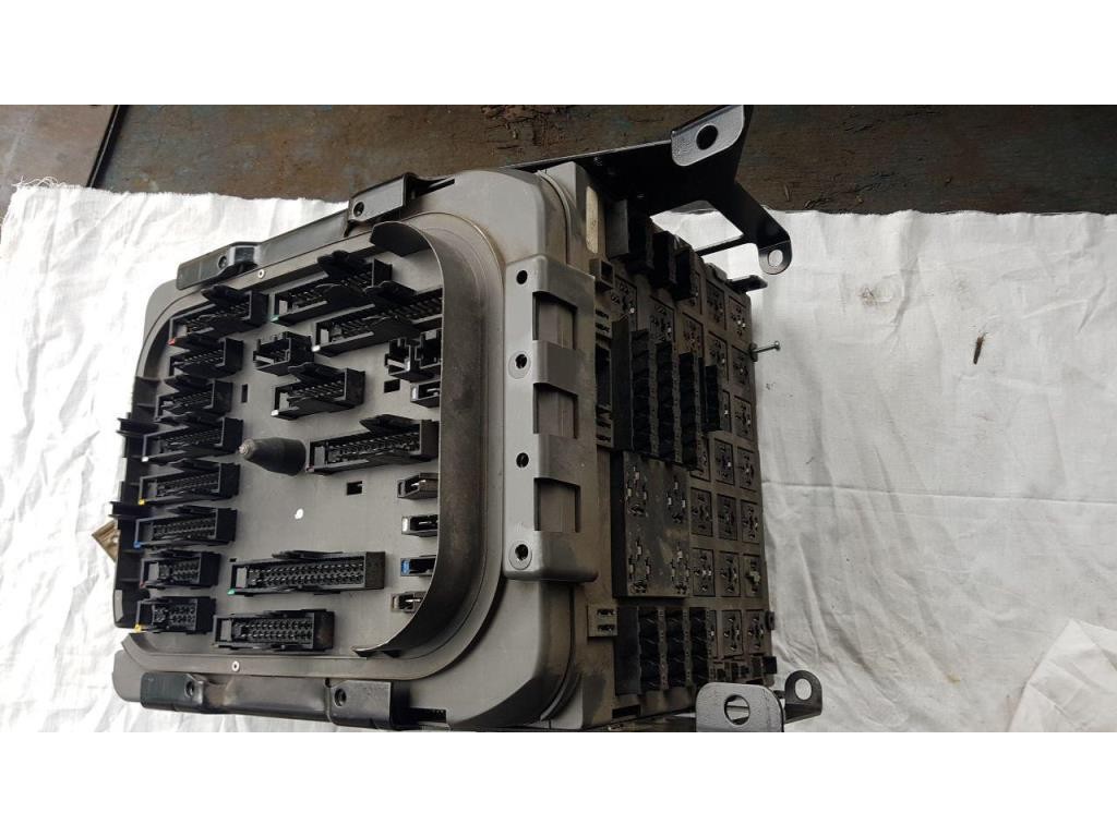 Блок предохранителей Renault Premium DCI 1996-2006 2002