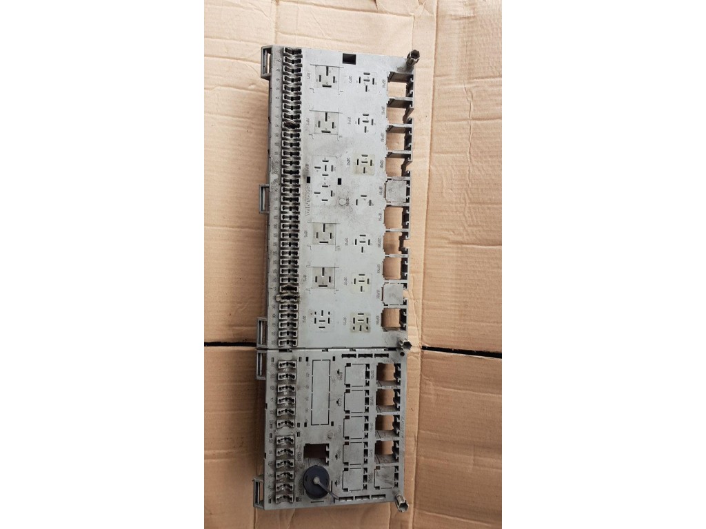 Блок предохранителей Scania 4 Serie (124) 1995-2005 2002