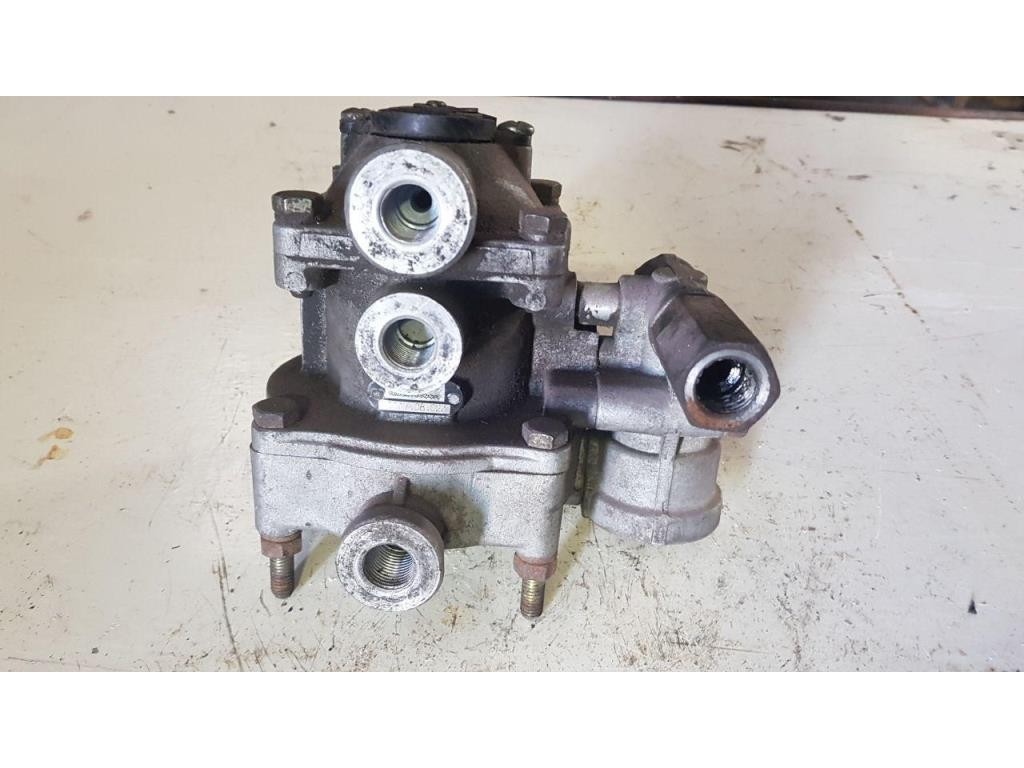 Кран управления тормозами прицепа MAN L2000 1994-2000 1998