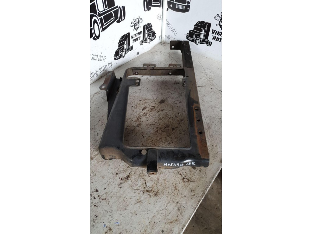 Кронштейн фар левый Renault Magnum Mack 2001-2005 2003