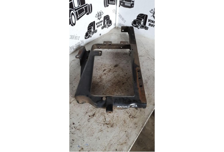 Кронштейн фар левый Renault Magnum Mack 2001-2005 2003
