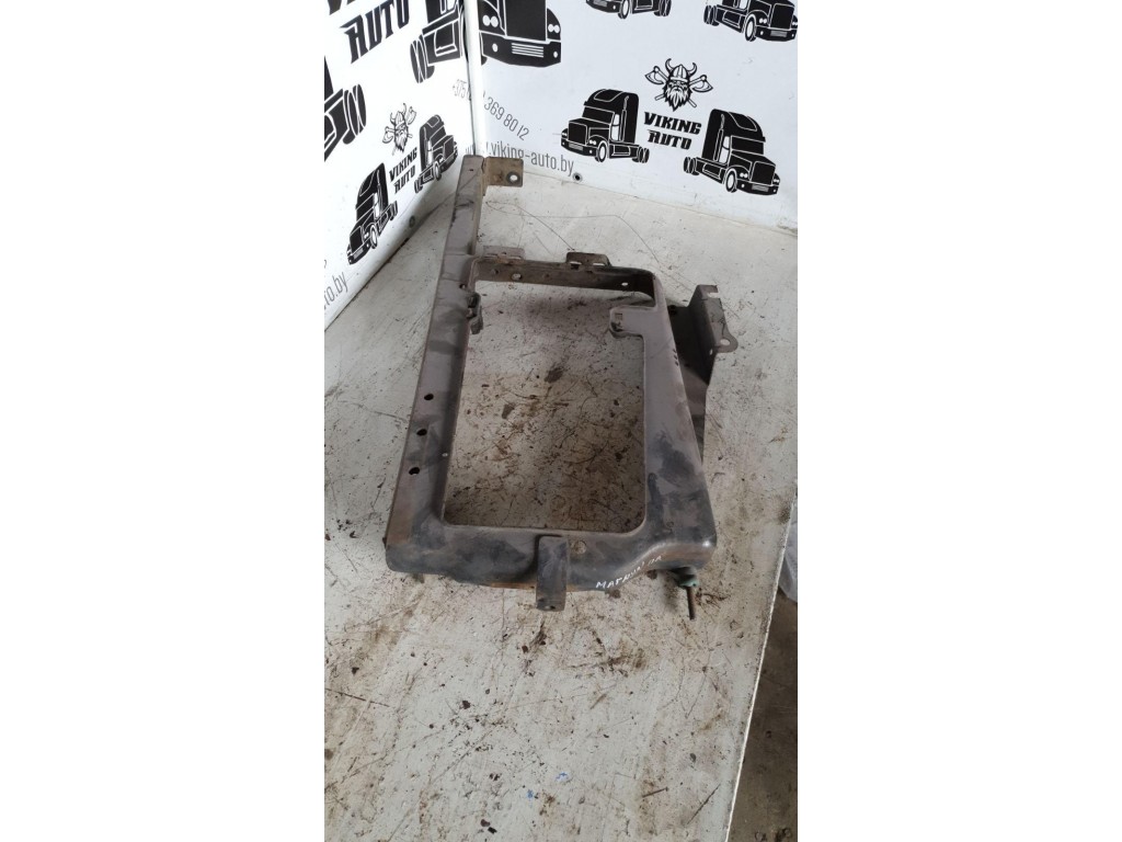 Кронштейн фар правый Renault Magnum Mack 2001-2005 2003