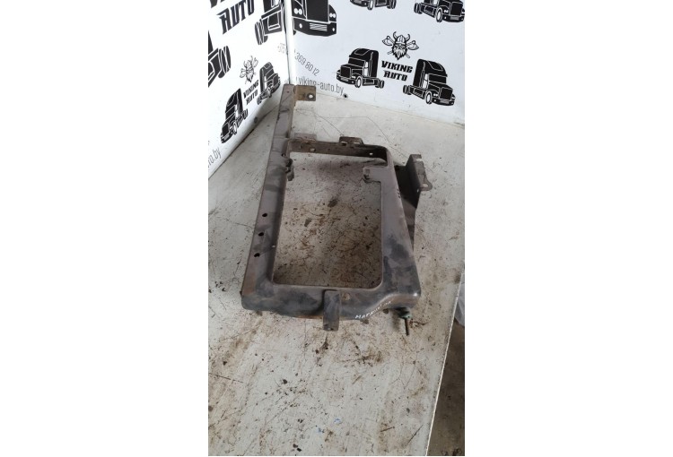 Кронштейн фар правый Renault Magnum Mack 2001-2005 2003