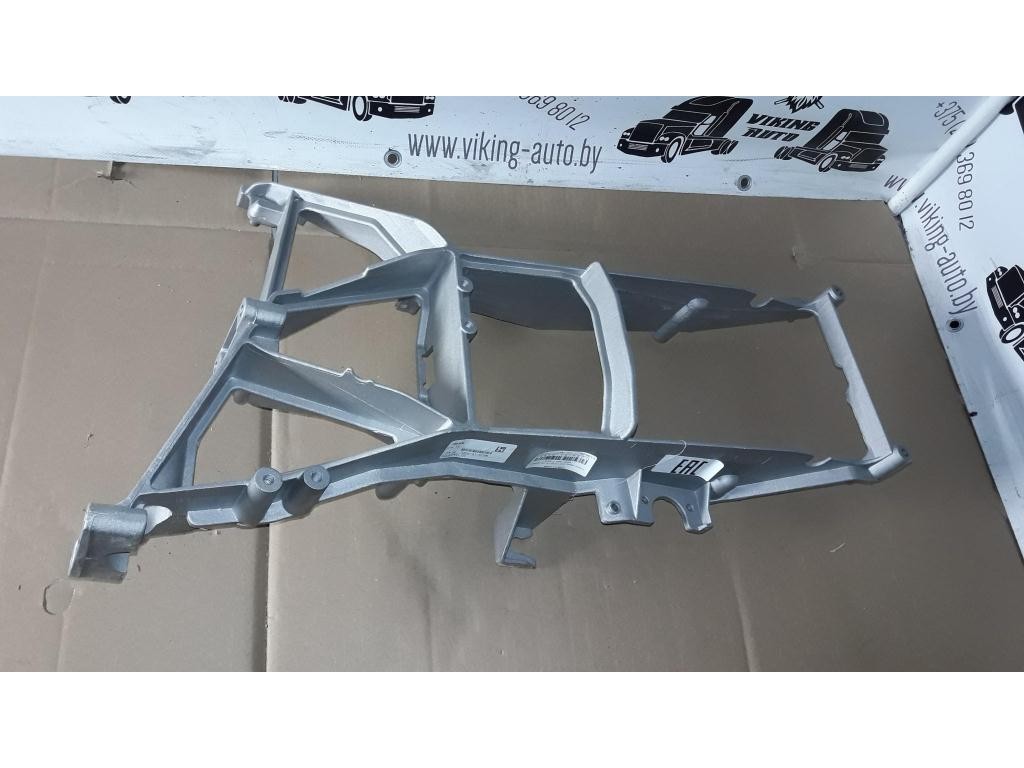 Кронштейн фар правый DAF