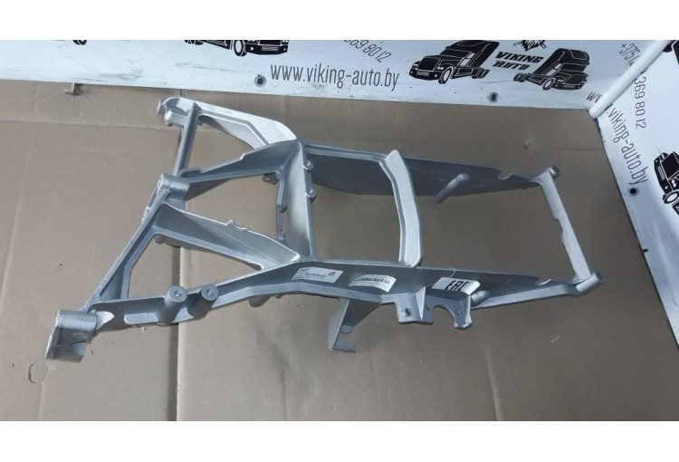 Кронштейн фар правый на DAF