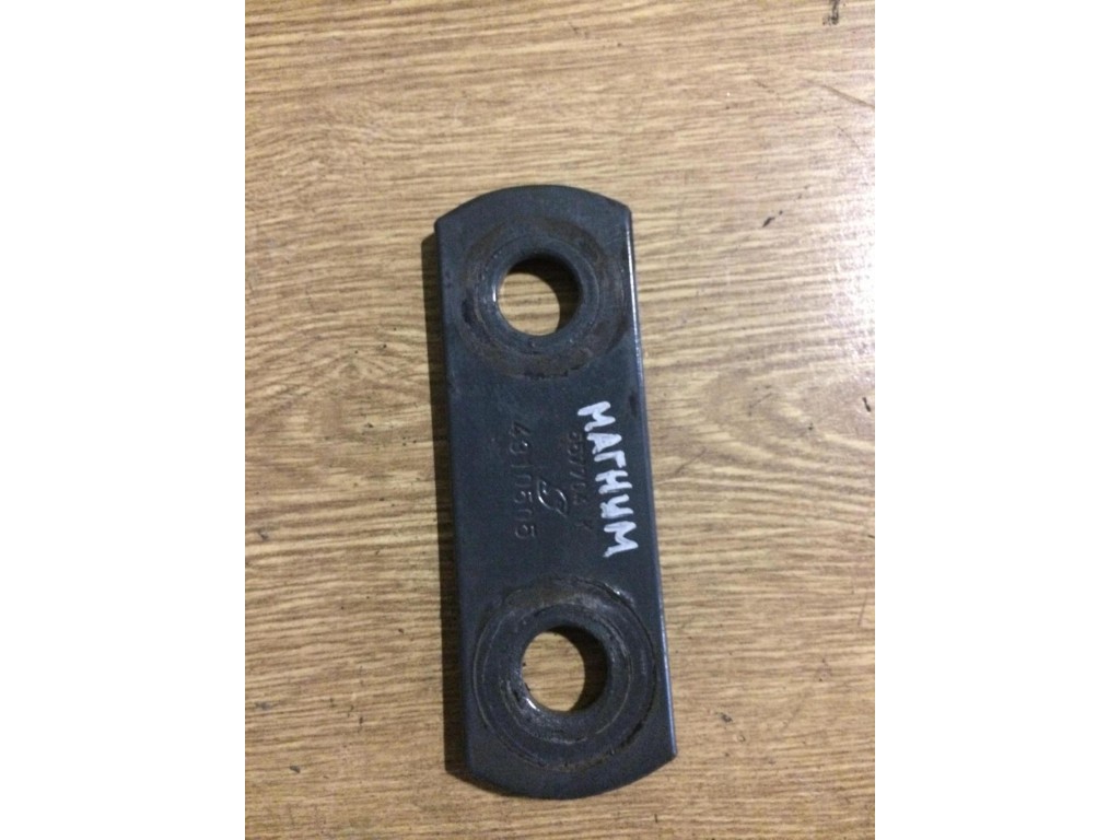 Кронштейн крепления передней рессоры Renault Magnum DXI 2006-2013 2010