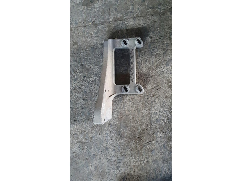 Кронштейн крепления подножки левый Mercedes Actros MP2 2002-2008 2008