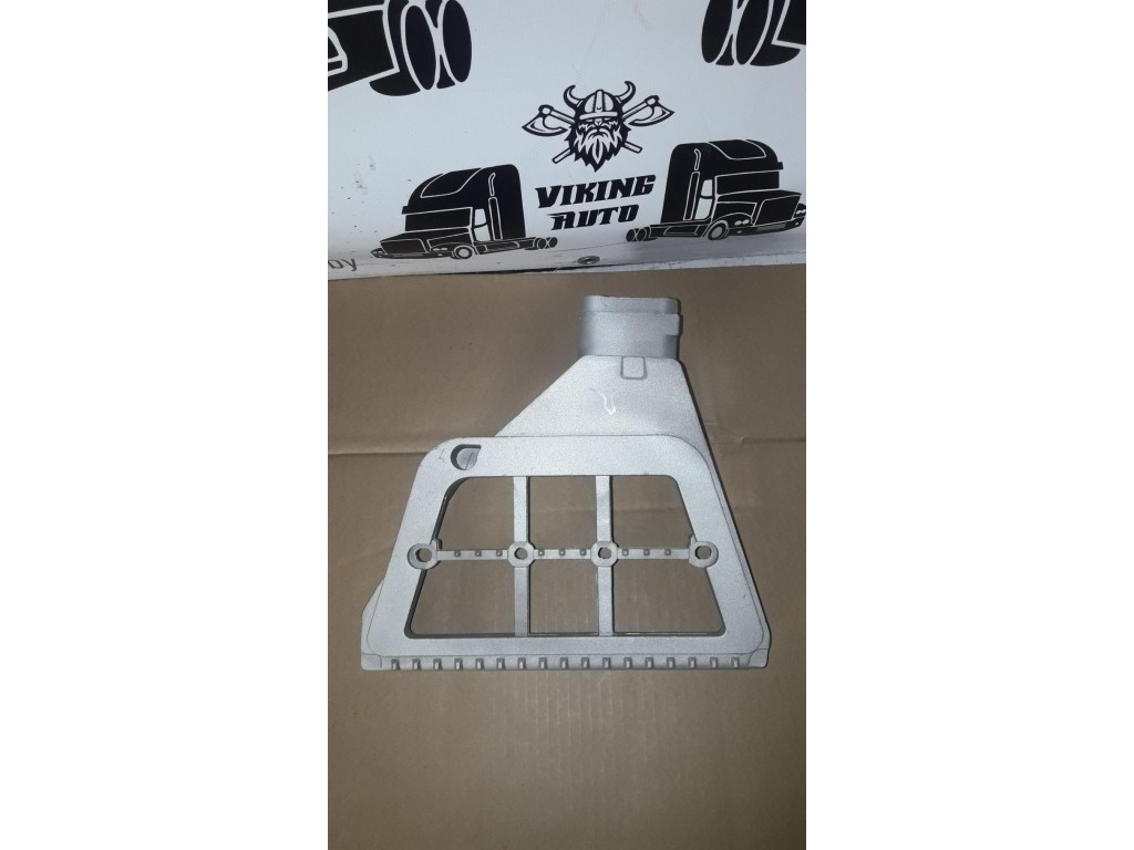 Кронштейн крепления подножки правый DAF