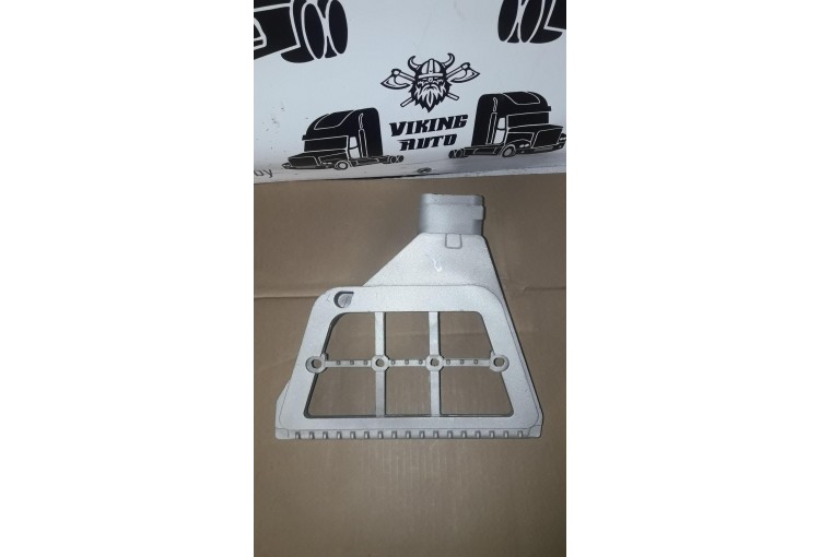 Кронштейн крепления подножки правый на DAF