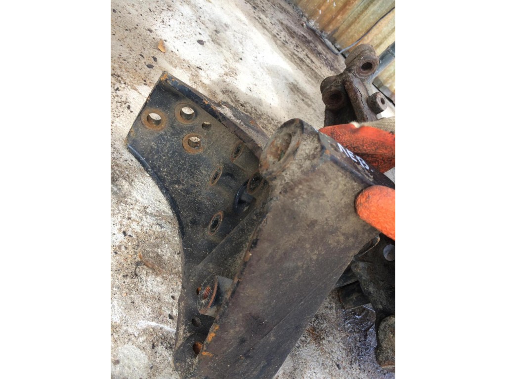 Кронштейн крепления торсиона Renault Premium DXI 2006-2013 2011