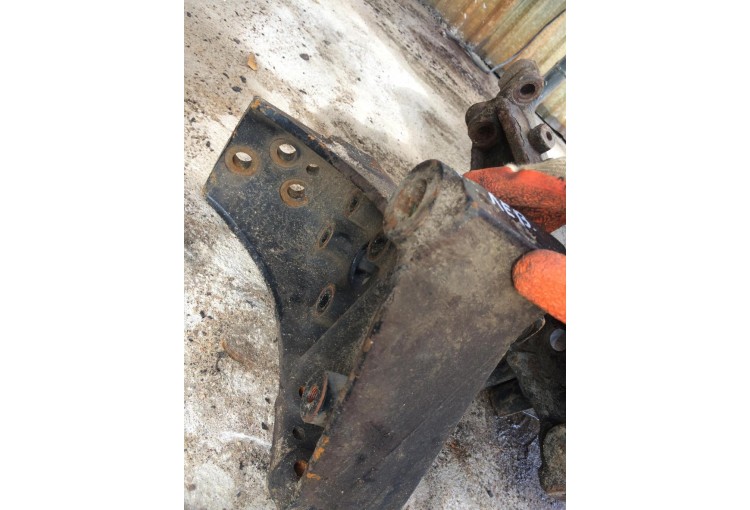 Кронштейн крепления торсиона Renault Premium DXI 2006-2013 2011