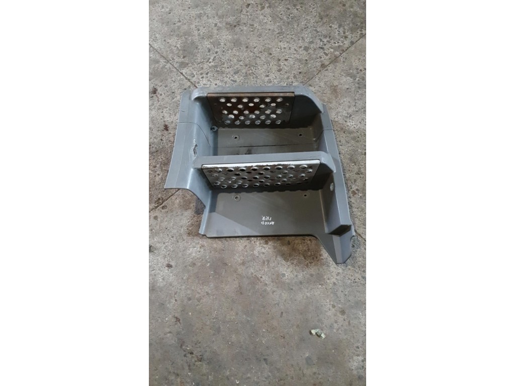 Подножка кабины (входной модуль) левый Mercedes Axor 2006-настоящее время 2011