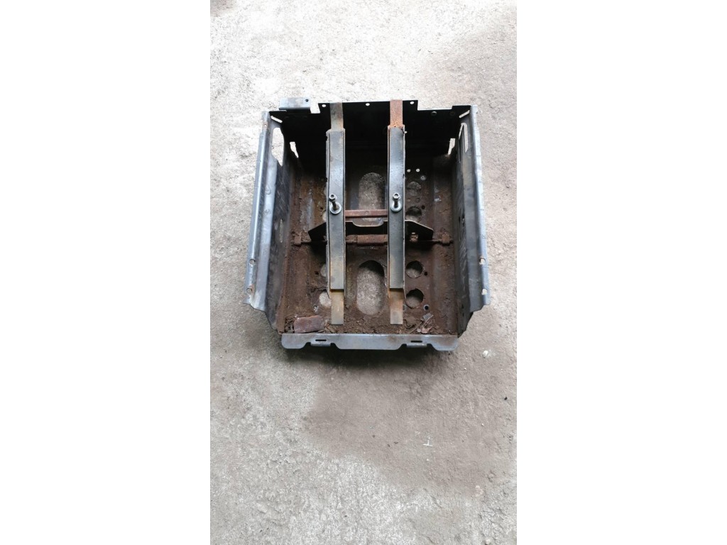 Полка аккумулятора DAF XF 105 2005-2013 2008