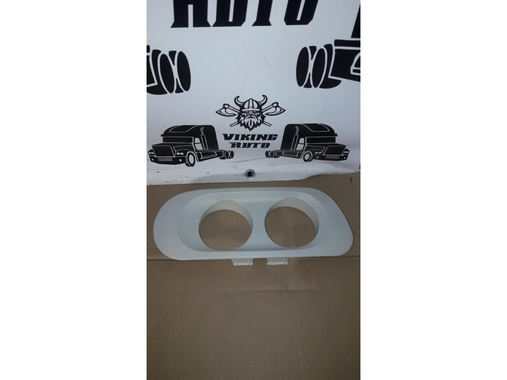 Рамка противотуманой фары правой DAF