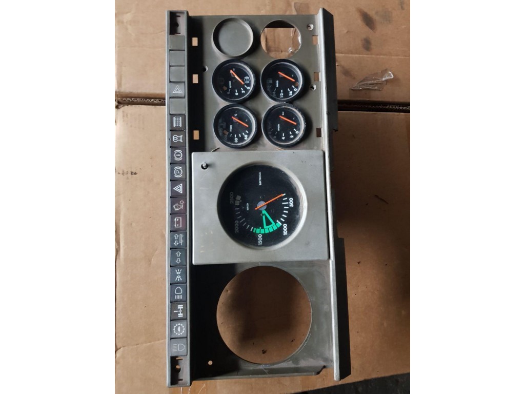 Щиток приборов (приборная панель) Iveco TurboStar 1990-1994 1993