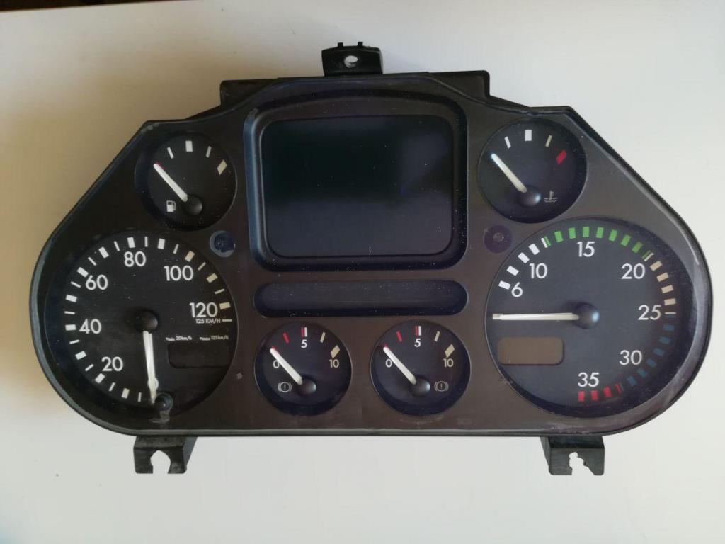 Щиток приборов (приборная панель) DAF LF 2001-2005 2001