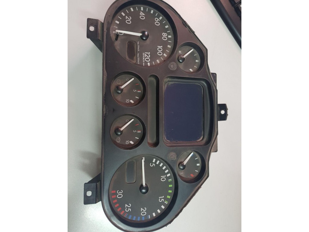 Щиток приборов (приборная панель) DAF XF95 2002-2006 2002