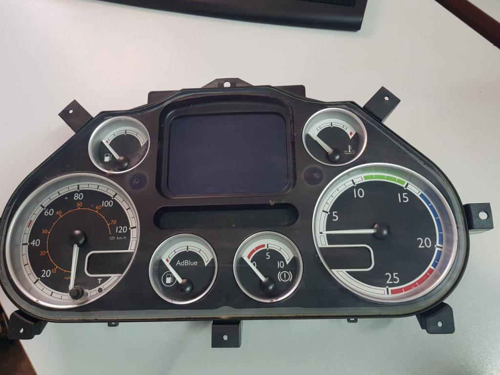 Щиток приборов (приборная панель) DAF XF 105 2005-2013 2007