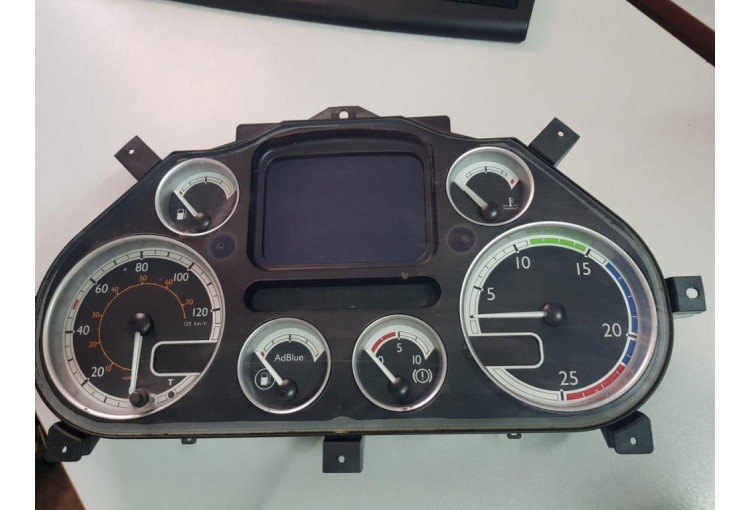 Щиток приборов (приборная панель) DAF XF 105 2005-2013 2007