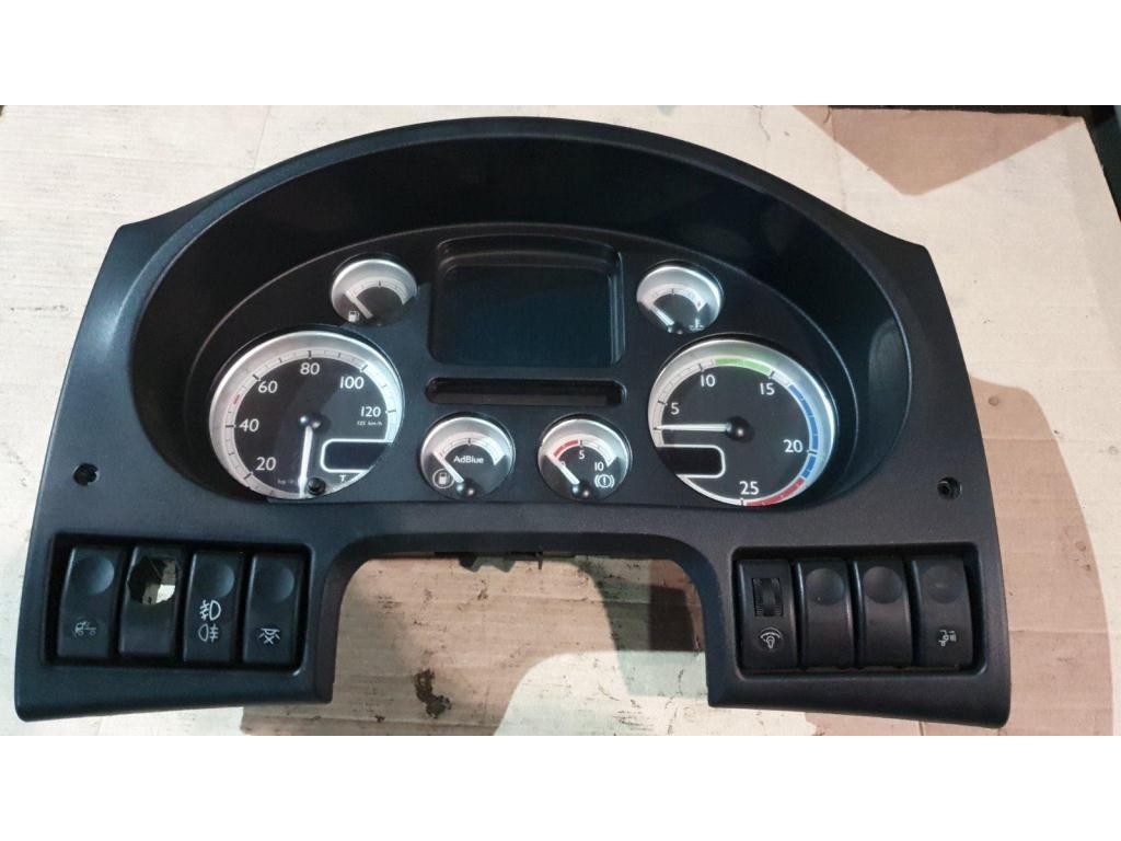 Щиток приборов (приборная панель) DAF XF 105 2005-2013 2008