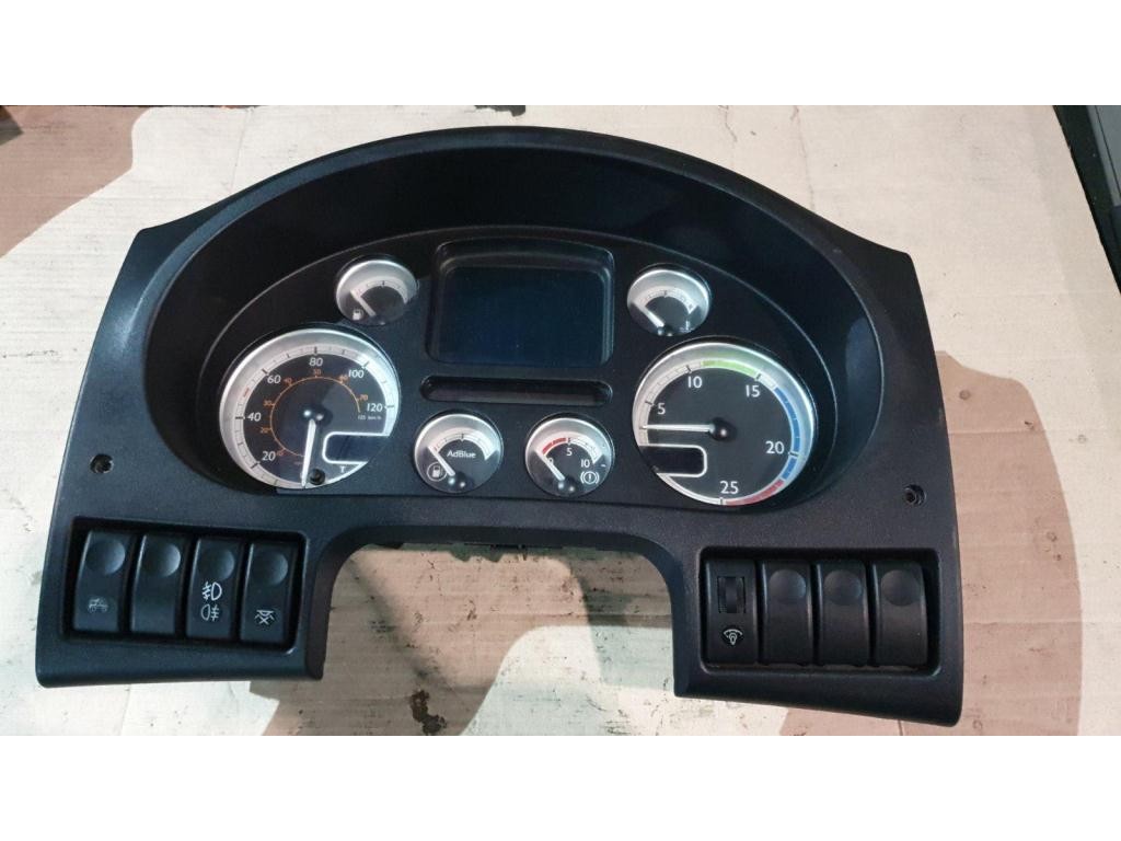 Щиток приборов (приборная панель) DAF XF 105 2005-2013 2008