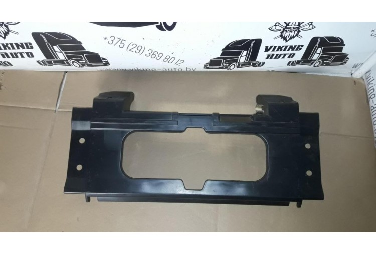 Центральная часть бампера на Mercedes