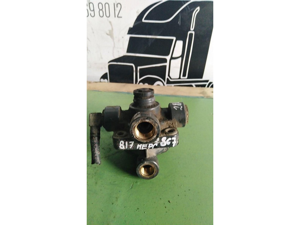 Ускорительный клапан Mercedes 817 1984-1998 1996