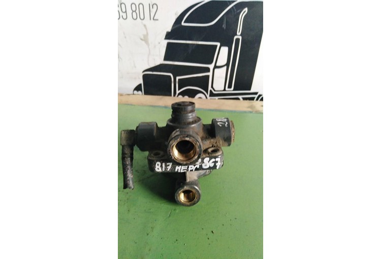 Ускорительный клапан Mercedes 817 1984-1998 1996